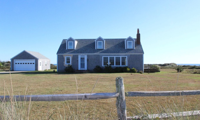 Madaket House | SWEEPING OCEAN VIEWS, HEAR THE SURF, 1 MINUTE WALK TO MADAKET BEACH