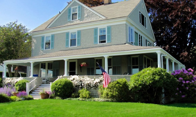 Jamestown House | Sweeping waterviews; tranquil, wrap-around porch; walk to beach & shops