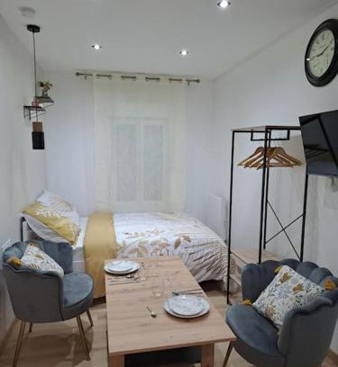 Oasis - Maroc Apartment | Sweet/Circuit 24h/Moto GP/Antares/Oasis - centre des expositions/Boulerie Jump