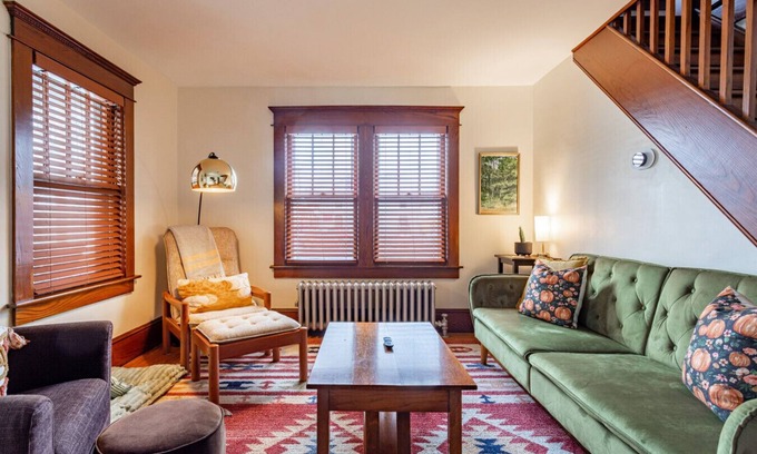 Jeffersonville House | Sweet Village Waterfront Cottage w/Nursery