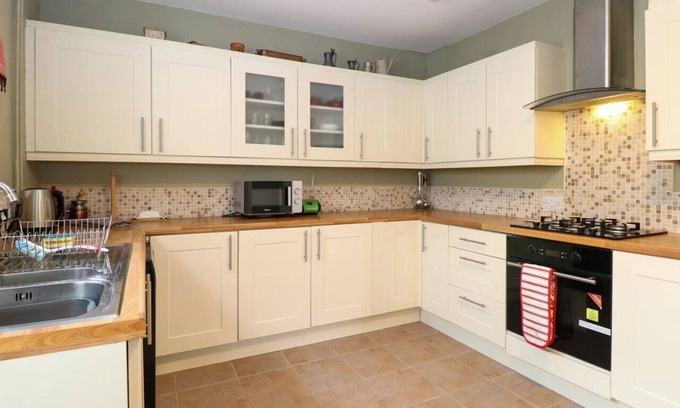 Great Yarmouth House | Swift Host | Great Yarmouth | 3 bedrooms | Parking