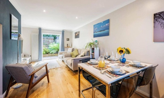 Norwich Apartment | Swift Host | Maple House | Sleeps 4 | Parking | EV Charger | Garden