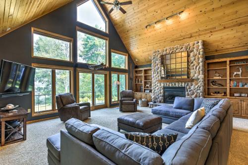 Hayward House | Swim, Hike, Relax Lakefront Hayward Home with Deck!