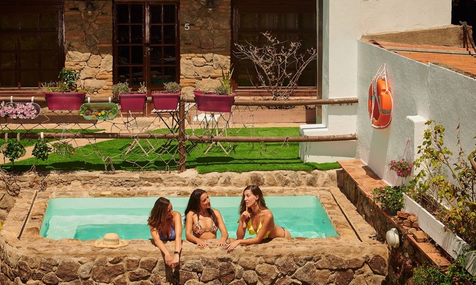 Jarandilla de la Vera House | Swimming pool, sauna, garden, 5 bedrooms with full bathrooms. Registration TR-CC-00250.