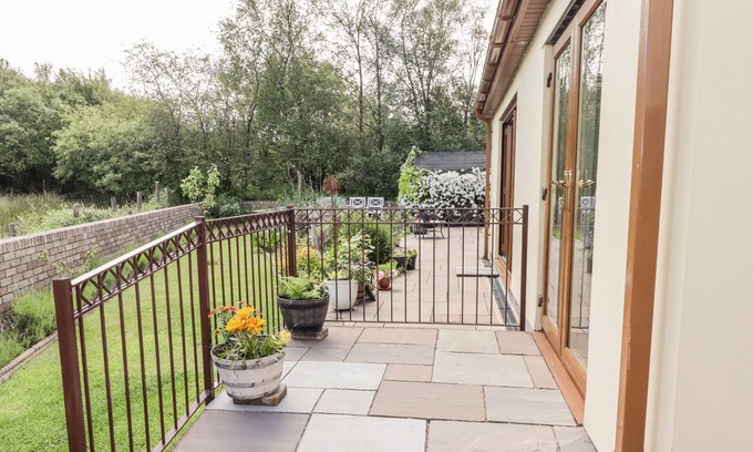 Aberdare Cottage | SWN Y GWYNT, with a garden in Cefn Rhigos