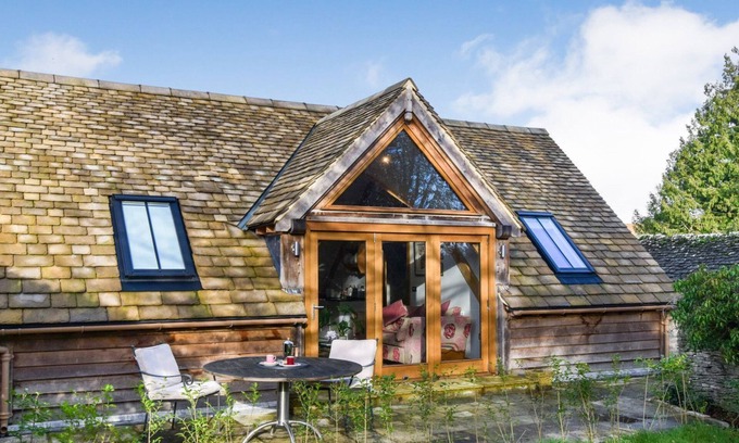 Bibury Apartment | Sycamore - sleeps 2 guests in 1 bedroom