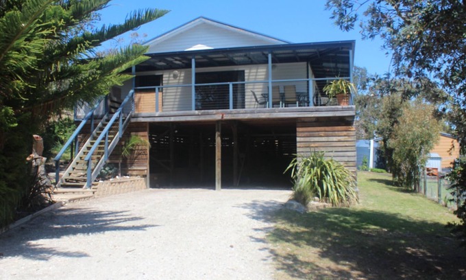 Golden Beach House | Symuya holiday house