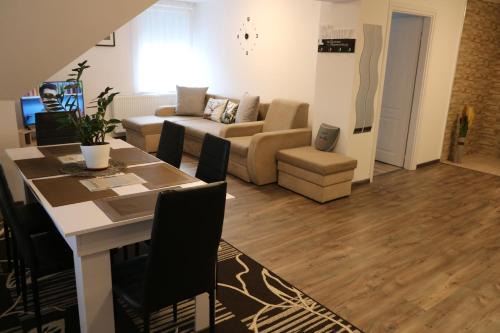 Hortobagy Apartment | Szalakóta Apartman