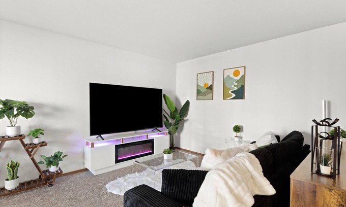 Airport Township Apartment | T Luxury Sweet Home 2 Bedrooms Apartment - St. Louis Airport