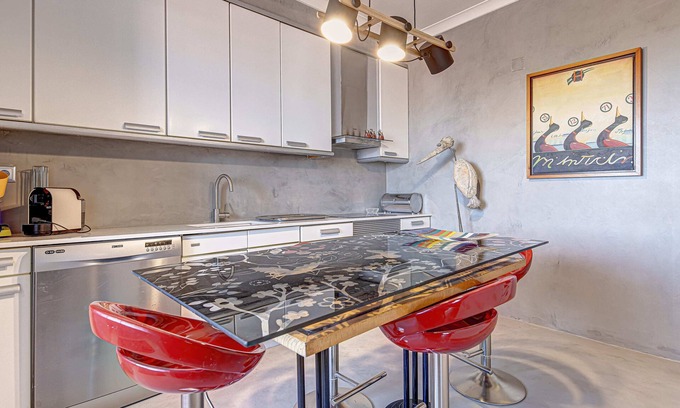 Campo Grande Apartment | T0+1 APARTMENT WITH STUNNING VIEWS OVER THE NEIGHBORHOOD OF ALVALADE