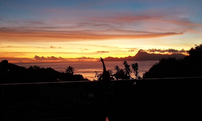 Punaauia House | Taapuna guesthouse - house with swimming pool and beautiful sea view on the outskirts of town