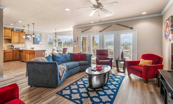 Hollister Condo | Table Rock Lake Front Condo - First Floor Walkout, Pet-Friendly, Whirlpool Tub - C1