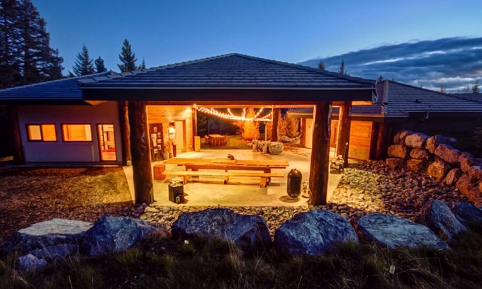 Bighorn No. 8 Ski Chalet | Tacansina Ranch-Designer Home East of Banff National Park
