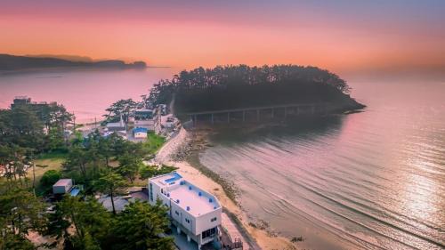 Taean House | Taean Chunmangeum