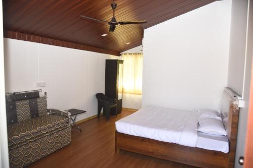 Thakursai Hotel | Taha Family Resort
