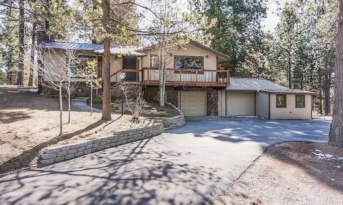 Three Rivers House | Tahoe Style near Sunriver, Bend. Mt. Bachelor