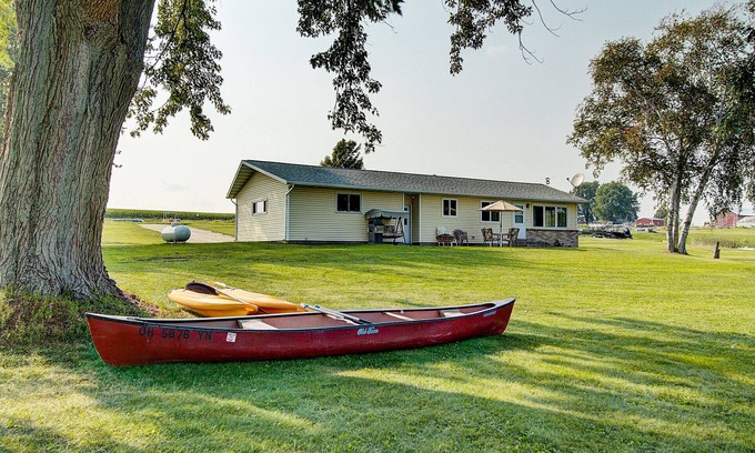 Juneau House | Take a Break at Lakeside Acres on Lake Sinissippi