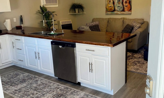 Holladay Apartment | Take a holiday in Holladay at “The Station”. Charming 1-bed room with AC, WiFi