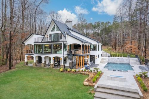 Denver House | Take it to the Bank by AvantStay New Pool Hot Tub Sleeps 16