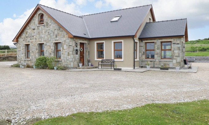 Belmullet House | TALLAGH ROAD, pet friendly, with open fire in Belmullet, County Mayo