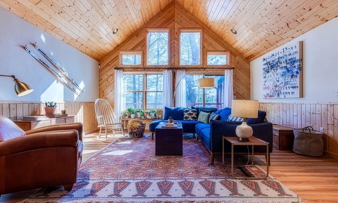 Webster Cabin | Tallkabin "Pine Cabin" - Mid-Century Pine Cabin under 2hrs from Minneapolis.