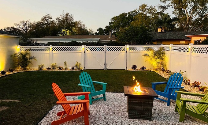 Safety Harbor Cottage | Tampa Bay Area Cottage w/Gas Grill and Fire Pit!