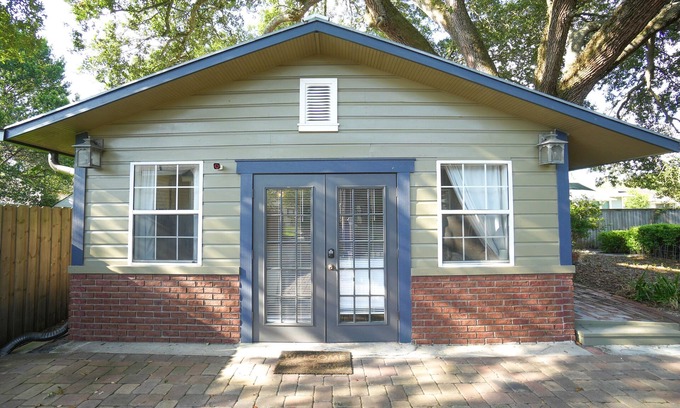 South Seminole Heights House | Tampa Bungalow 110 W Alva Street