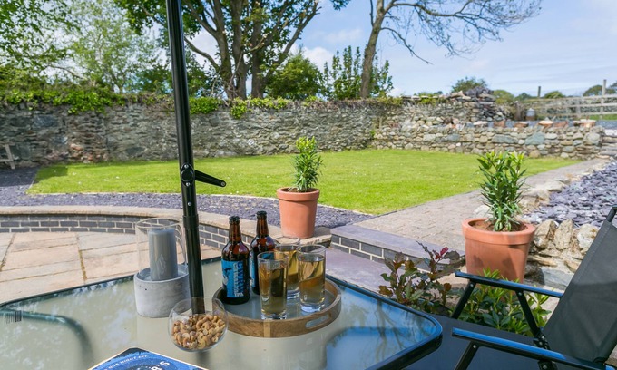 Bangor Cottage | Tan y Bryn Bach - a snowdonia that sleeps 5 guests in 2 bedrooms