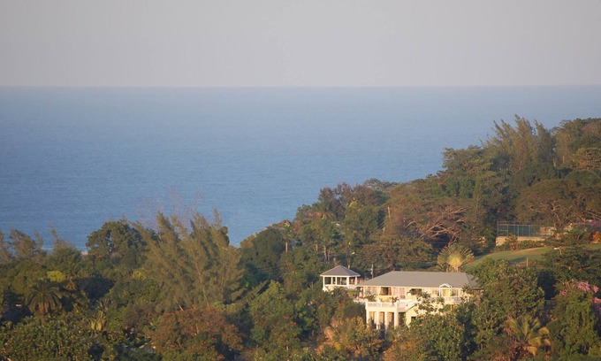 Runaway Bay Villa | Tangerine Villa, Exclusive With Full Staff, Members Beach, Fabulous Ocean Views