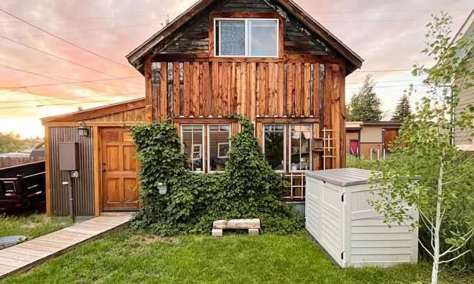 Leadville House | Taos Junction is a 19-century stable, remodeled into a beautiful modern home.