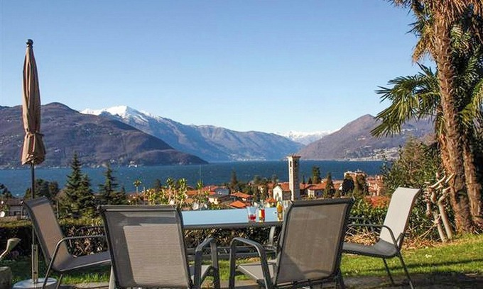 Germignaga Apartment | Tastefully furnished 4-room apartment with terrace, garden and panoramic view
