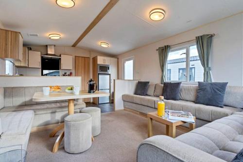 Dogdyke House | Tattershall Lakes: Sally's Superior Stay