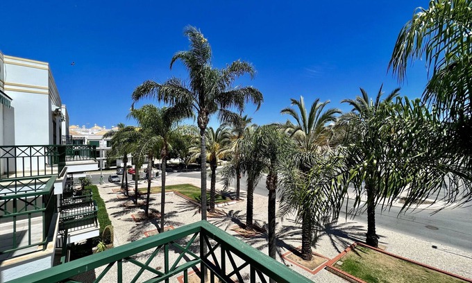 Canada Apartment | Tavira Palm Tree by Homing