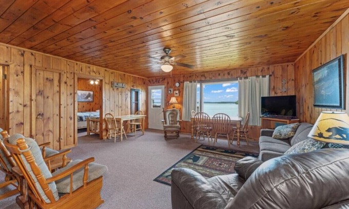 Phelps Cabin | TB1 Thunder Bay Resort Cabin 1