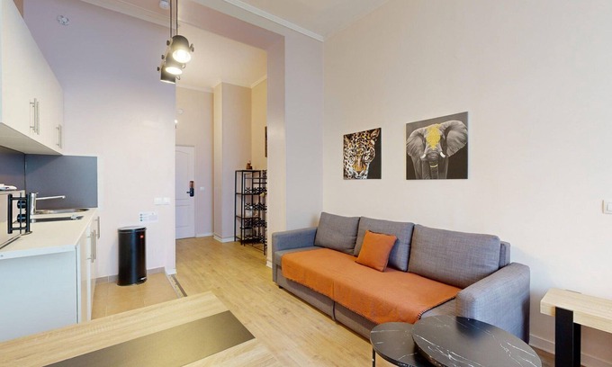 Quartier de la Porte-Saint-Denis Apartment | TBS 107 - Charming and elegant studio with balcony