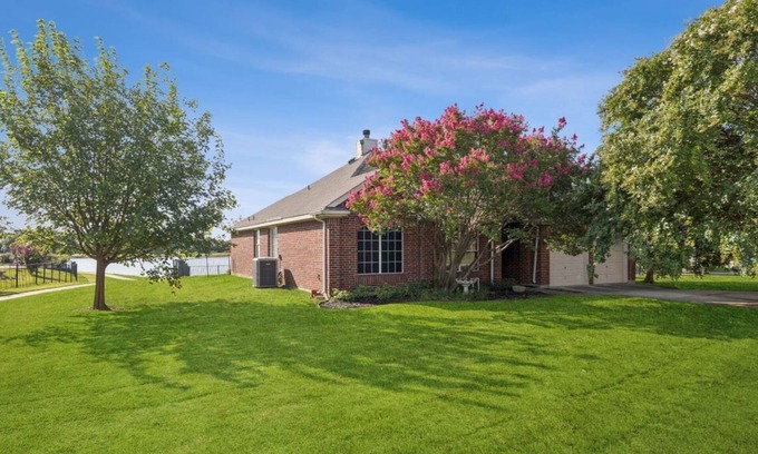 Denton House | TCH - Charming 3bd/2ba home in Denton w/Workspace