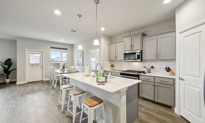Denton House | TCH - Cozy 4BR/2BA home in Denton