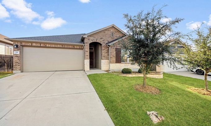 Buda House | TCH - Quiet 3bd/2ba near everything in Buda