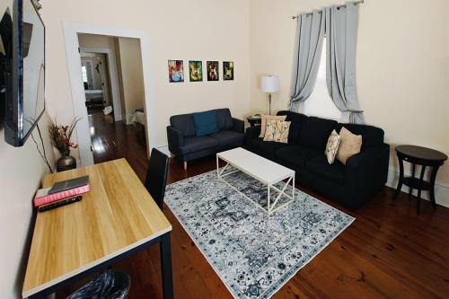 East Riverside House | Tchoup House One