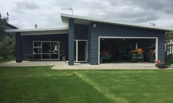 Te Horo Beach House | Te Horo - Large House Close to Beach and Amenities