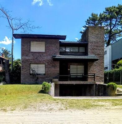 Villa Gesell House | Tejas Verdes Alojamiento Familiar