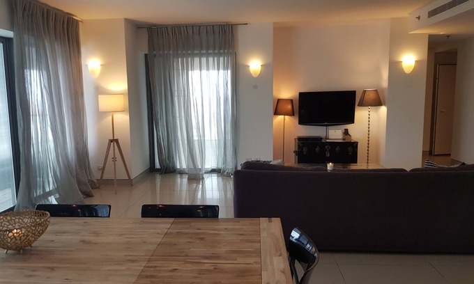 Park Tzameret Condo | Tel Aviv -Park Tsameret 4 bedrooms,high floor,large balcony,private parking slot