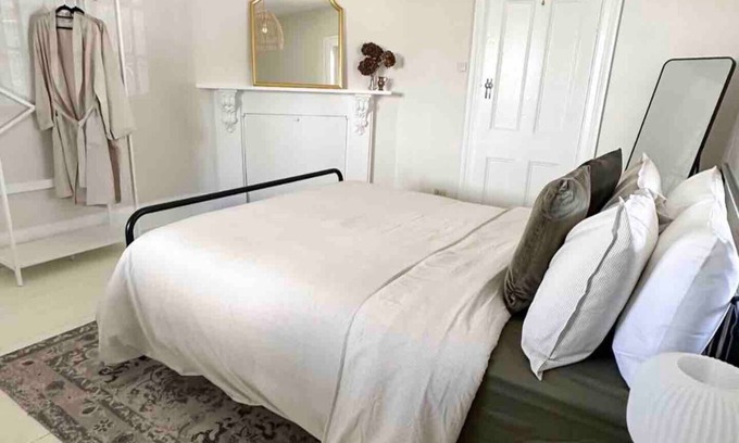 Penola House | Telegraph Station Staysnn