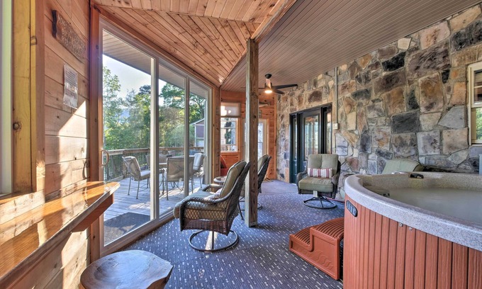 Chattanooga Cottage | Tenn River Cabin w/Hot Tub - 10 Mi to Chattanooga