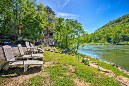 Chattanooga House | Tenn River Cabin with Hot Tub - 10 Mi to Chattanooga