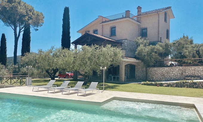 Palombara Sabina Villa | Tenuta San Marco - Luxury Villa with Gardens, Wifi, AirCo, Swimming Pool and Jacuzzi