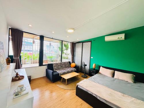 Trang Tien Apartment | Terra Homestay - Big Balcony with elevator - 150m to Hoan Kiem Lake