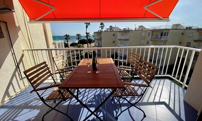 Cambrils Apartment | Terrace with sea view, in 1st line of sea 4mn walk from the port and the center