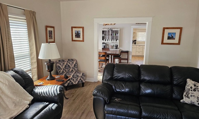 Taylor Berry House | Terrific 4-bedroom house with AC in Louisville