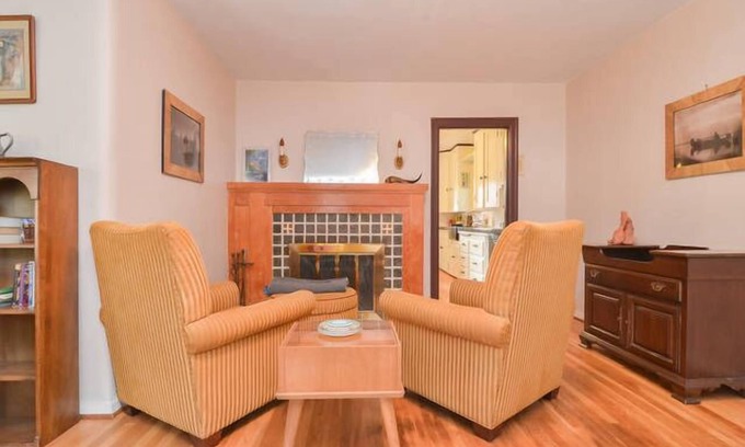 Phinney Ridge House | Terrific for long term stays. Remodels? Relocation? Pets, kids, families welcome